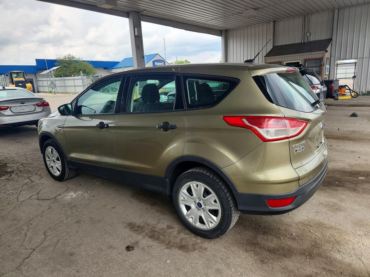 2014 Ford Escape S - Фото 2