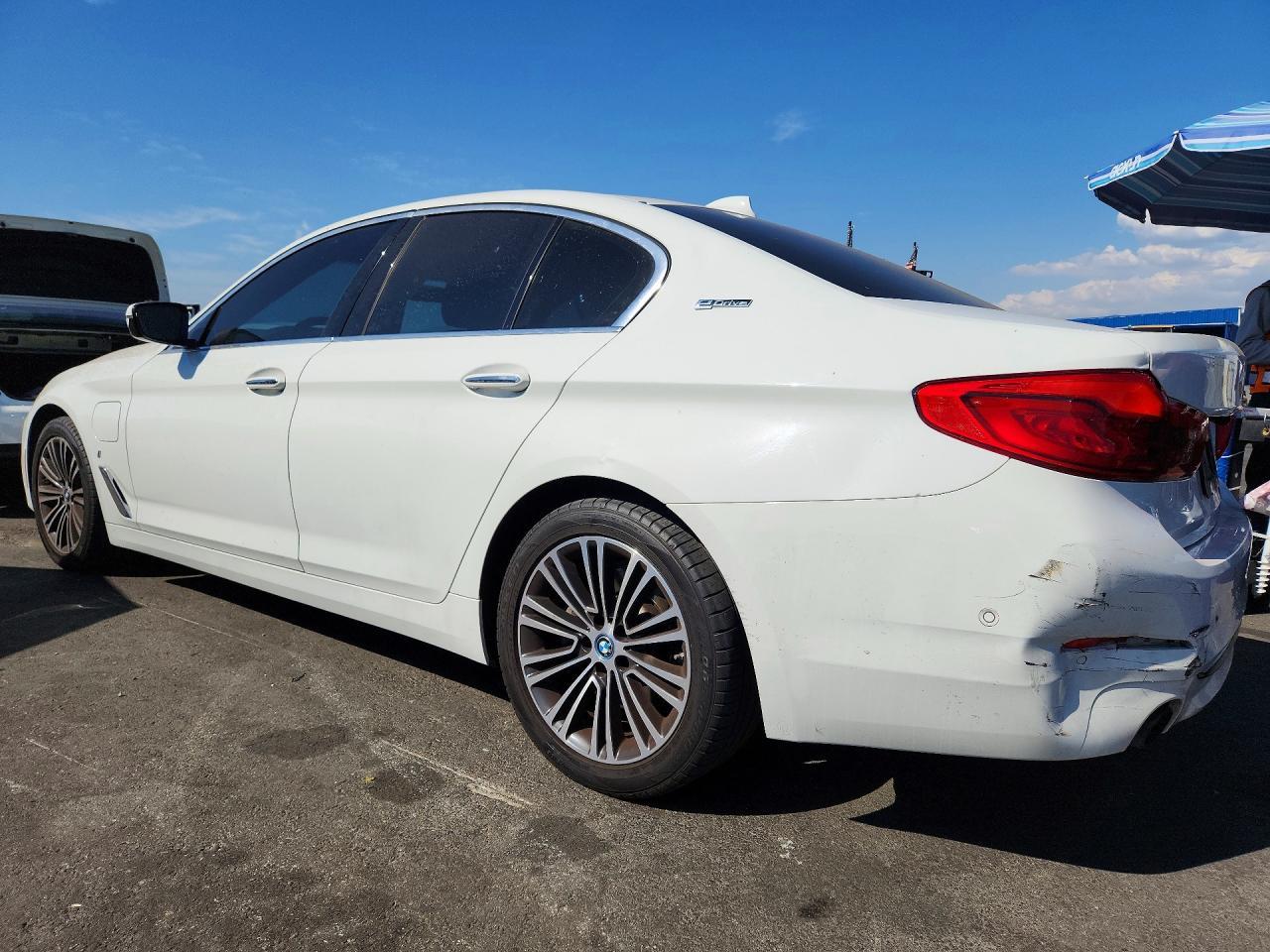 2018 BMW 530E - Фото 2