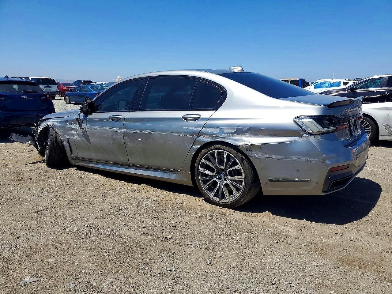 2022 BMW 750 Xi - Фото 2