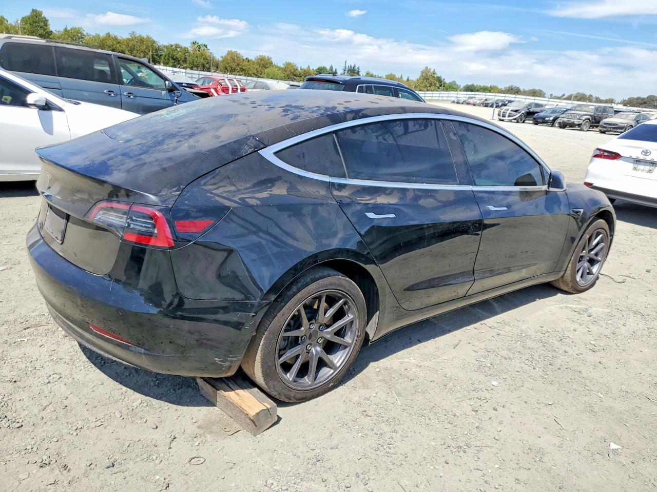 2020 Tesla Model 3 - Фото 3