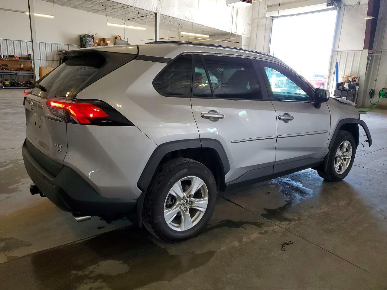 2020 Toyota Rav4 Xle - Фото 3