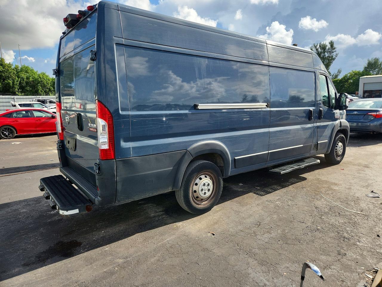 2021 Ram Promaster 3500 Delivery Van - Фото 3