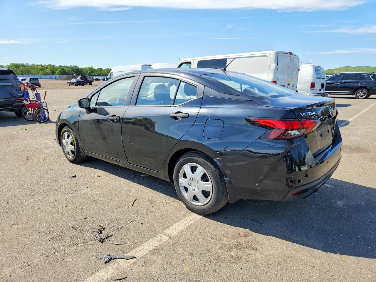 2021 Nissan Versa S - Фото 2