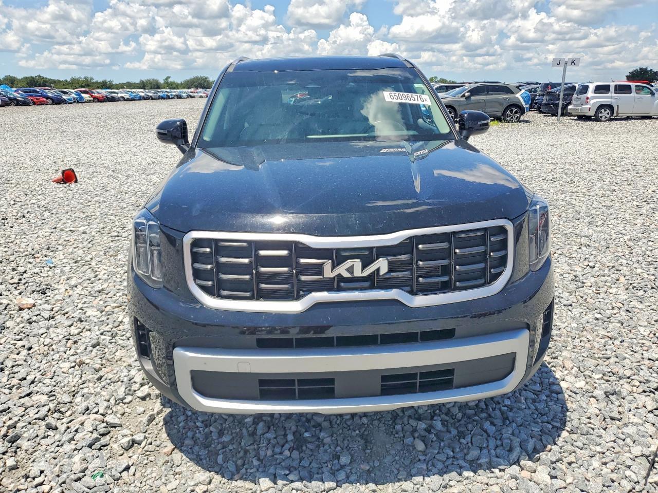 2025 Kia Telluride S - Image 5