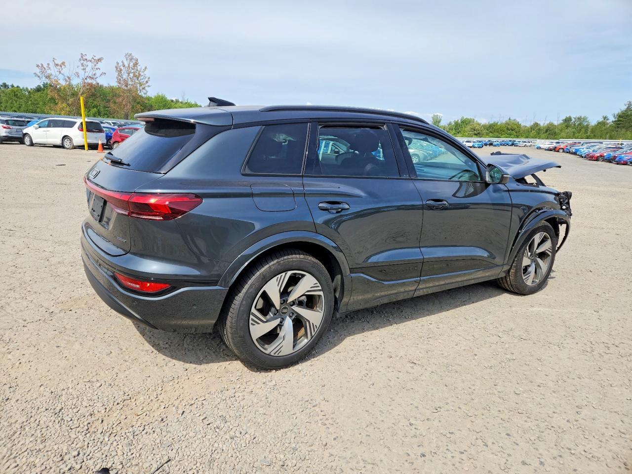 2025 Audi Q6 E-Tron Premium Plus - Фото 3