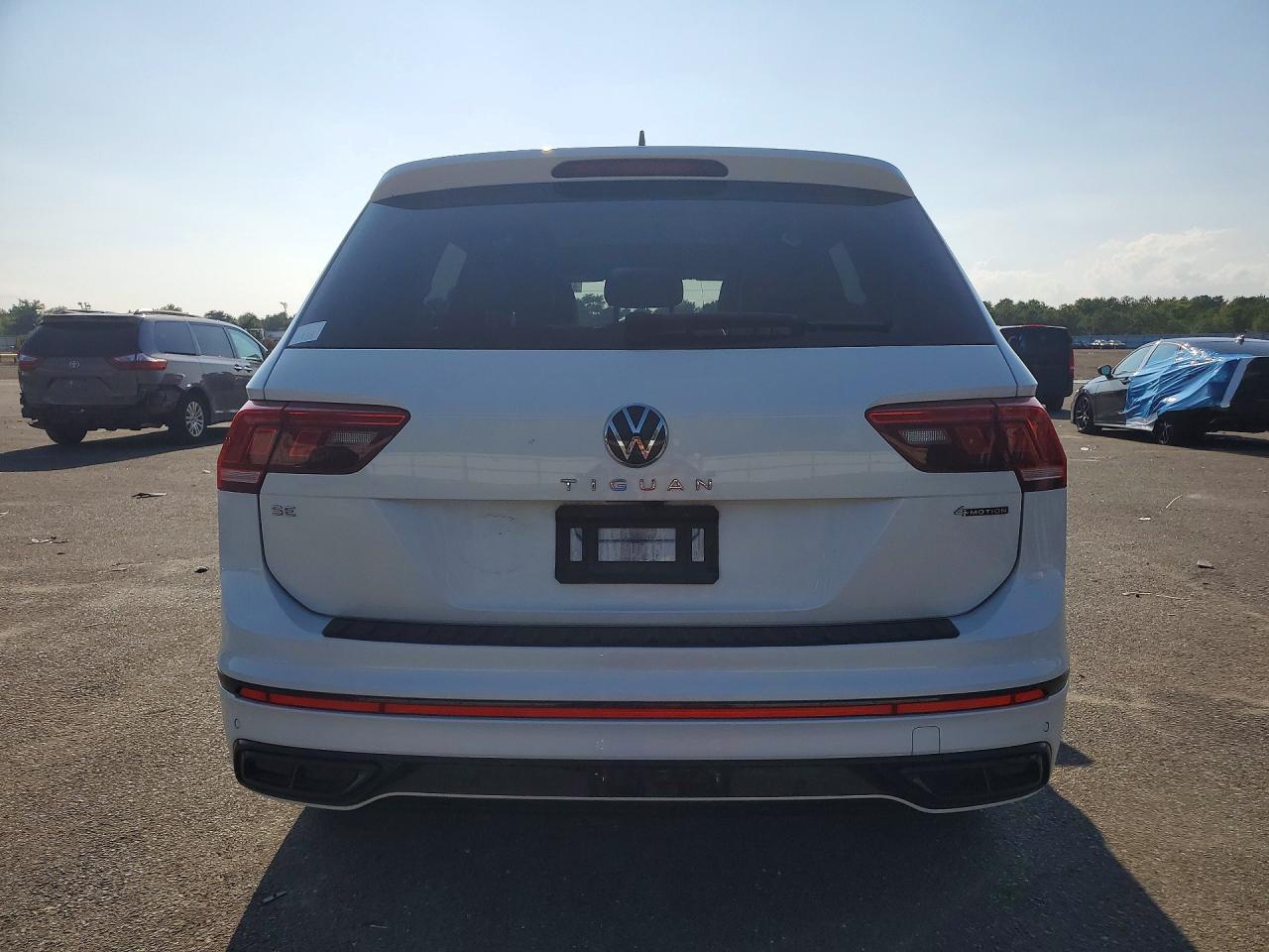 2024 Volkswagen Tiguan Se R-Line Black - Image 6