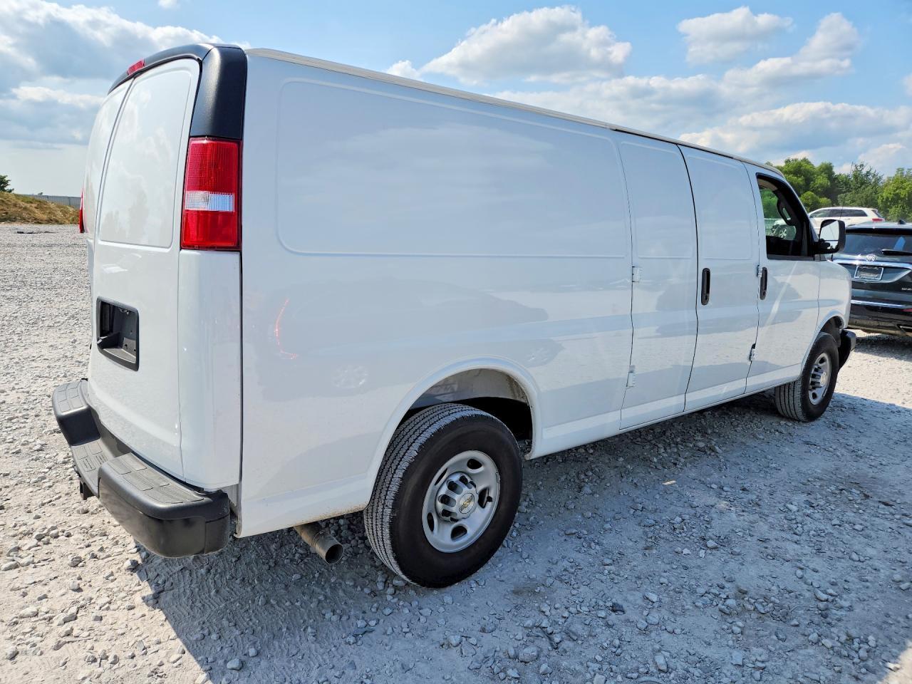2025 Chevrolet Express G2500 - Фото 4