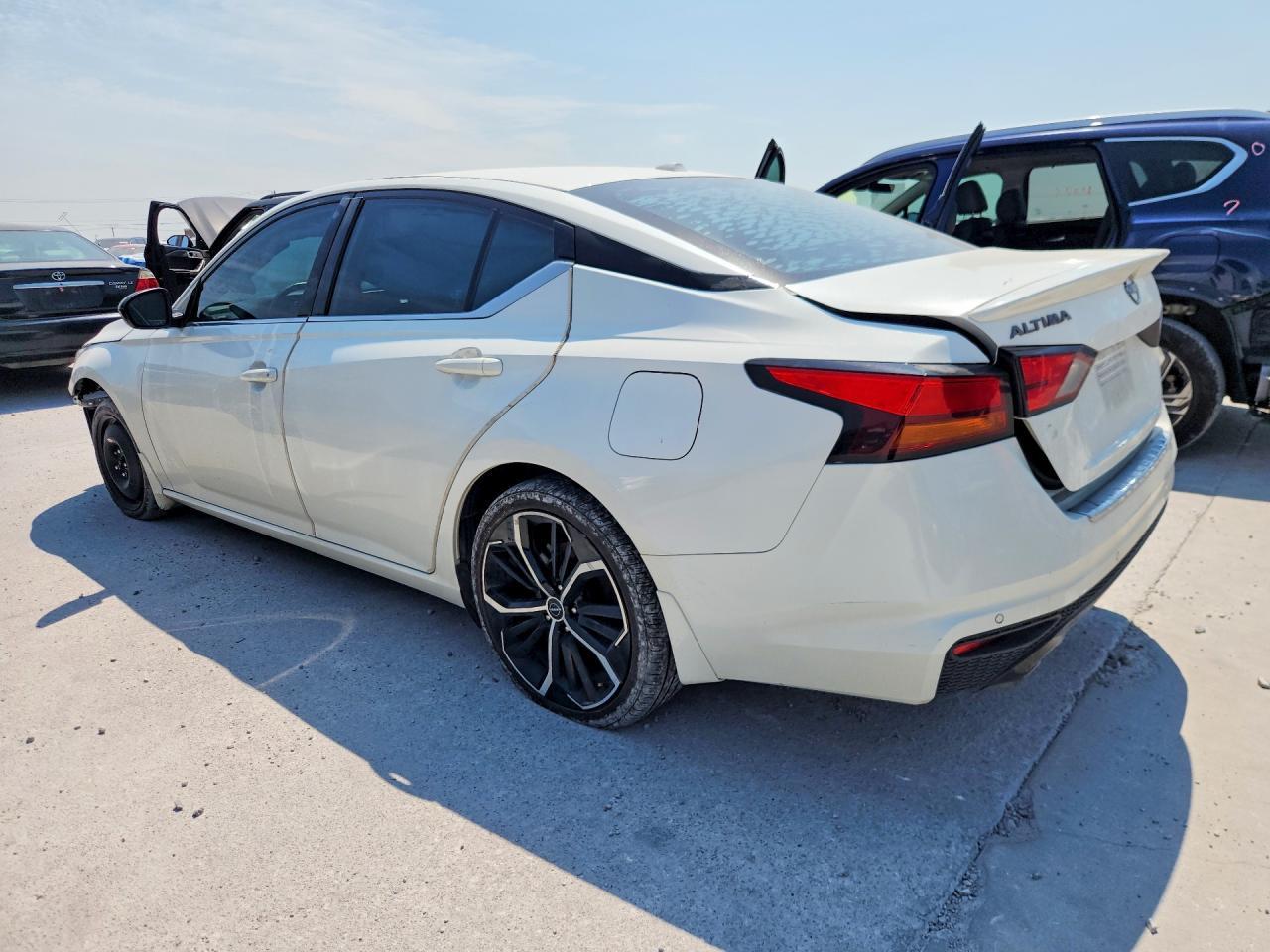 2023 Nissan Altima Sr - Image 2