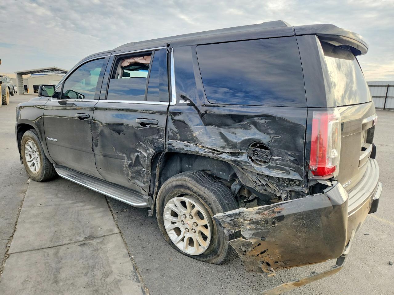 2016 GMC Yukon Sle - Фото 2