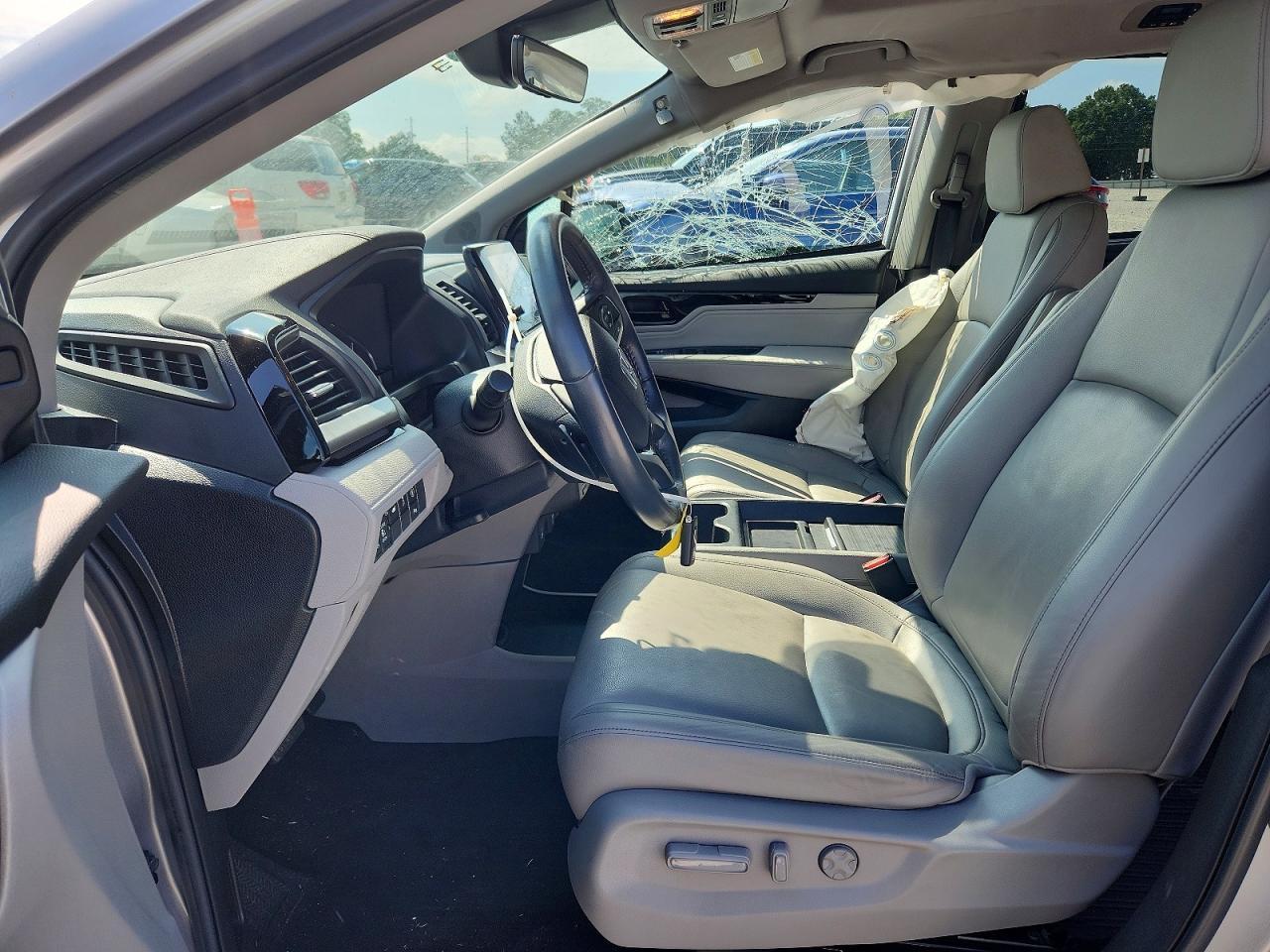 2023 Honda Odyssey Touring - Image 7