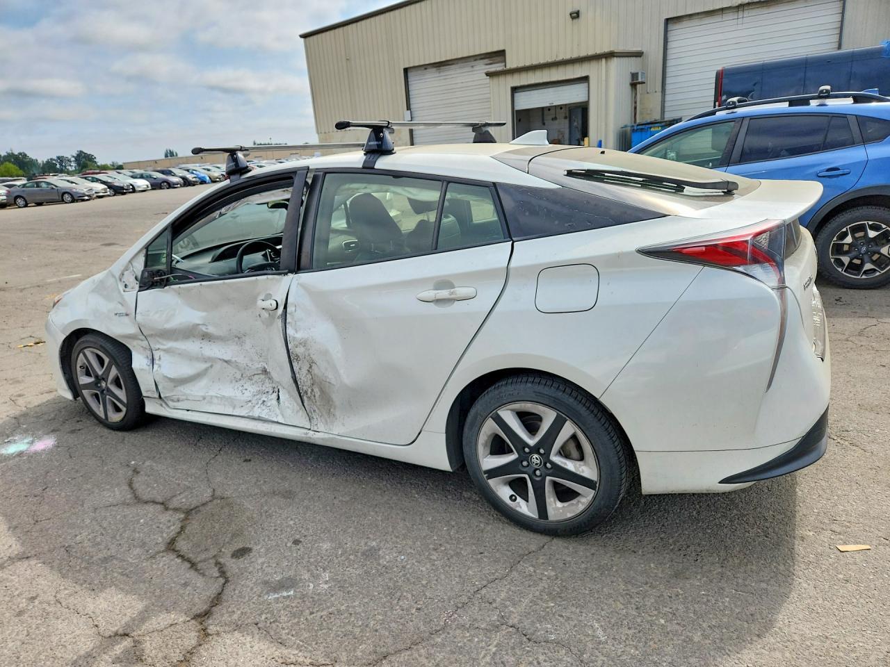 2016 Toyota Prius Three Touring - Фото 2