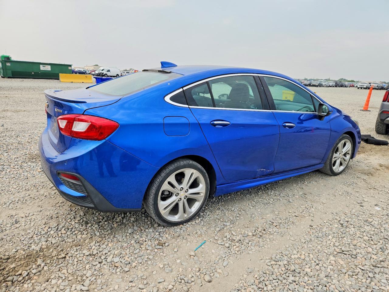 2017 Chevrolet Cruze Premier - Image 3