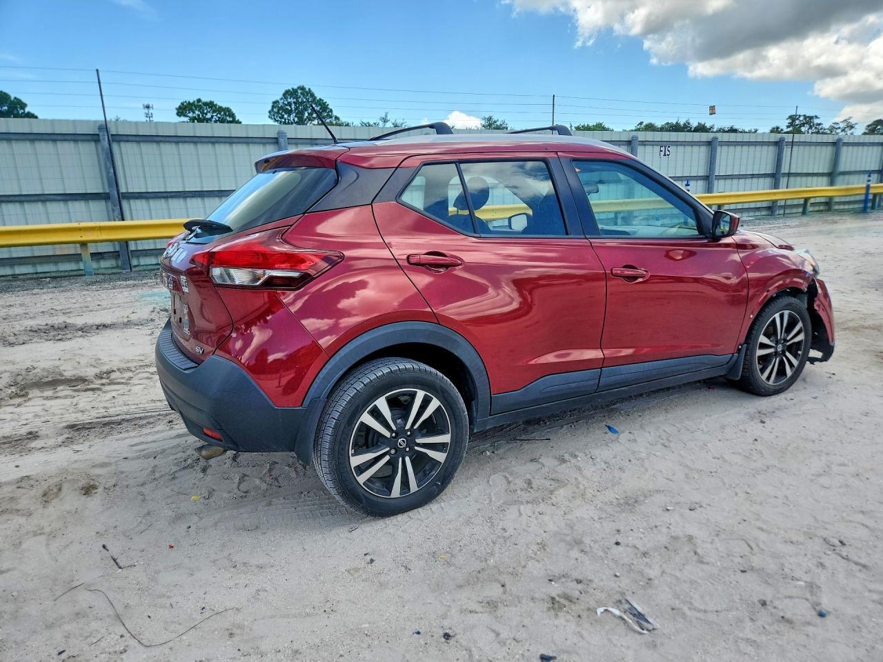 2018 Nissan Kicks Sv - Image 3