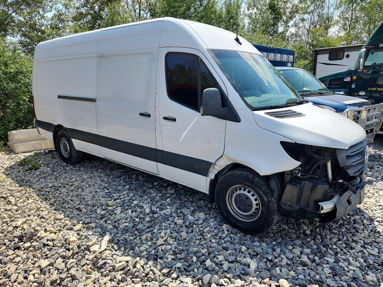 2022 Mercedes-Benz Sprinter 2500 Delivery Van - Image 4