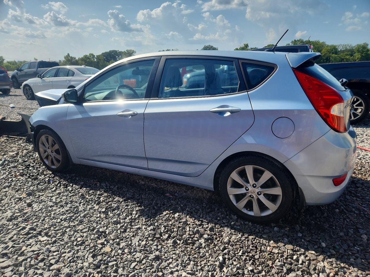 2014 Hyundai Accent Se - Image 2