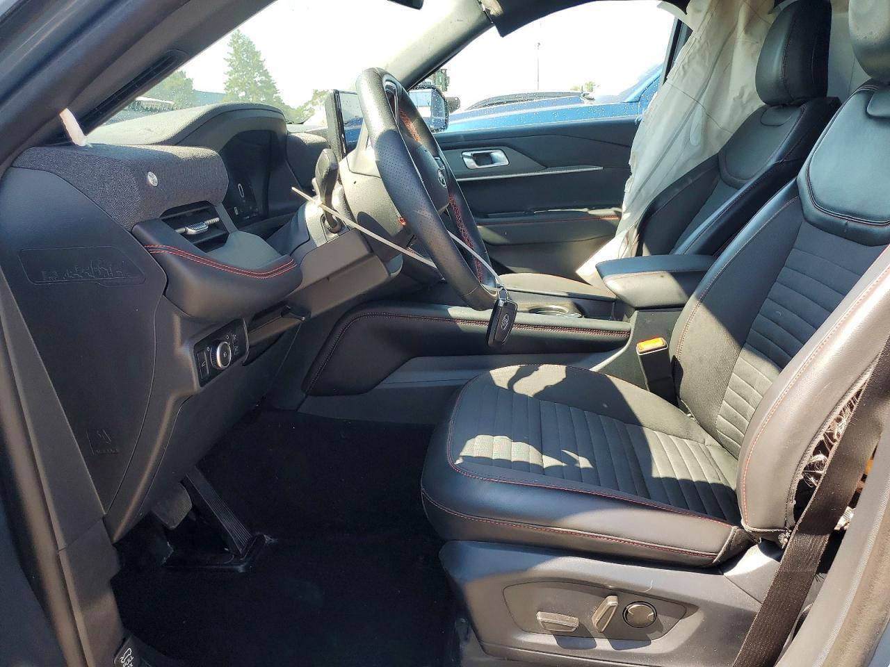 2025 Ford Explorer St-Line - Image 7