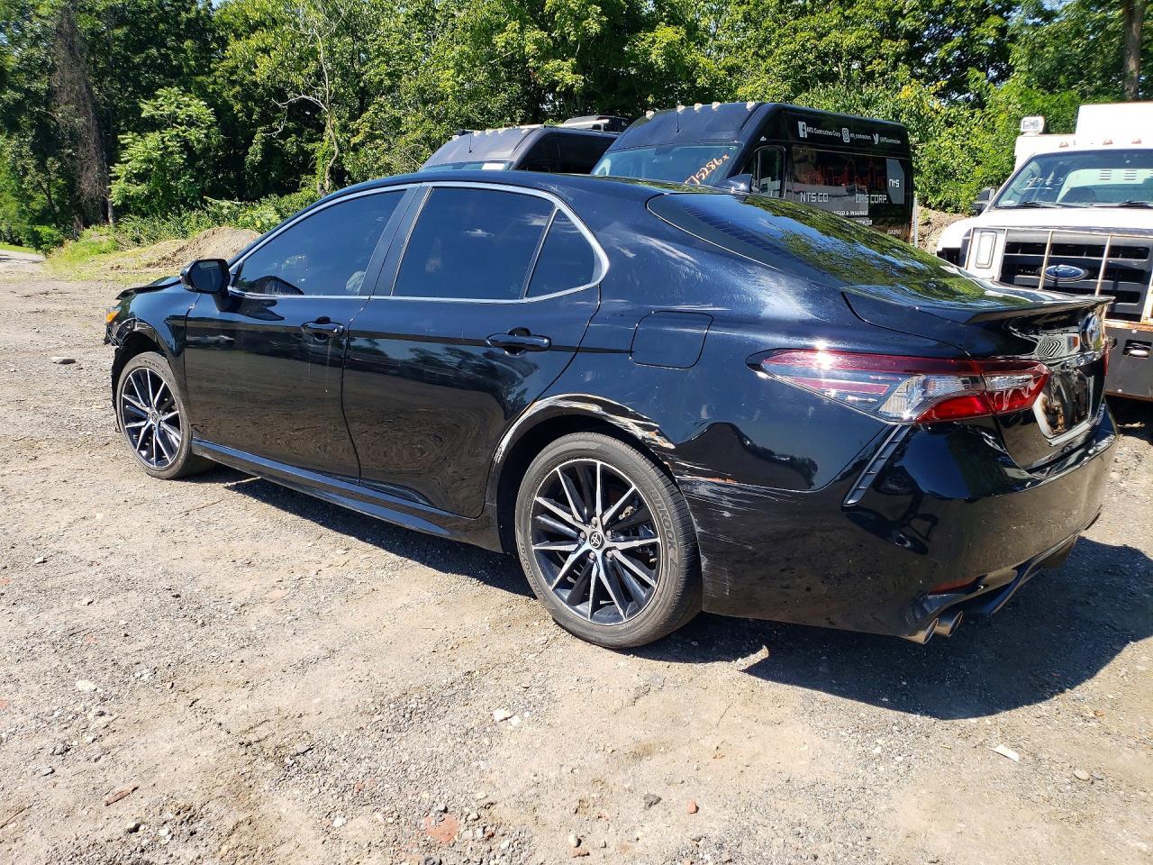 2023 Toyota Camry Hybrid Se - Image 2