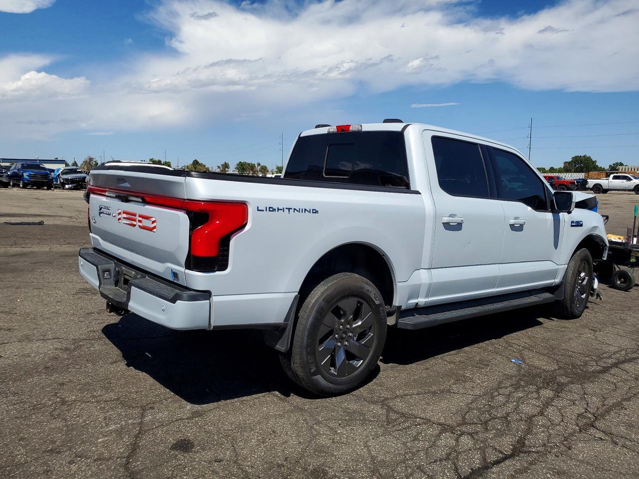 2025 Ford F150 Lightning Lariat - Фото 3