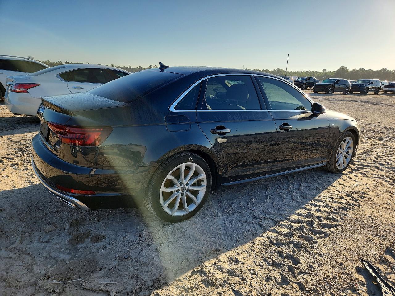 2019 Audi A4 Premium - Фото 3