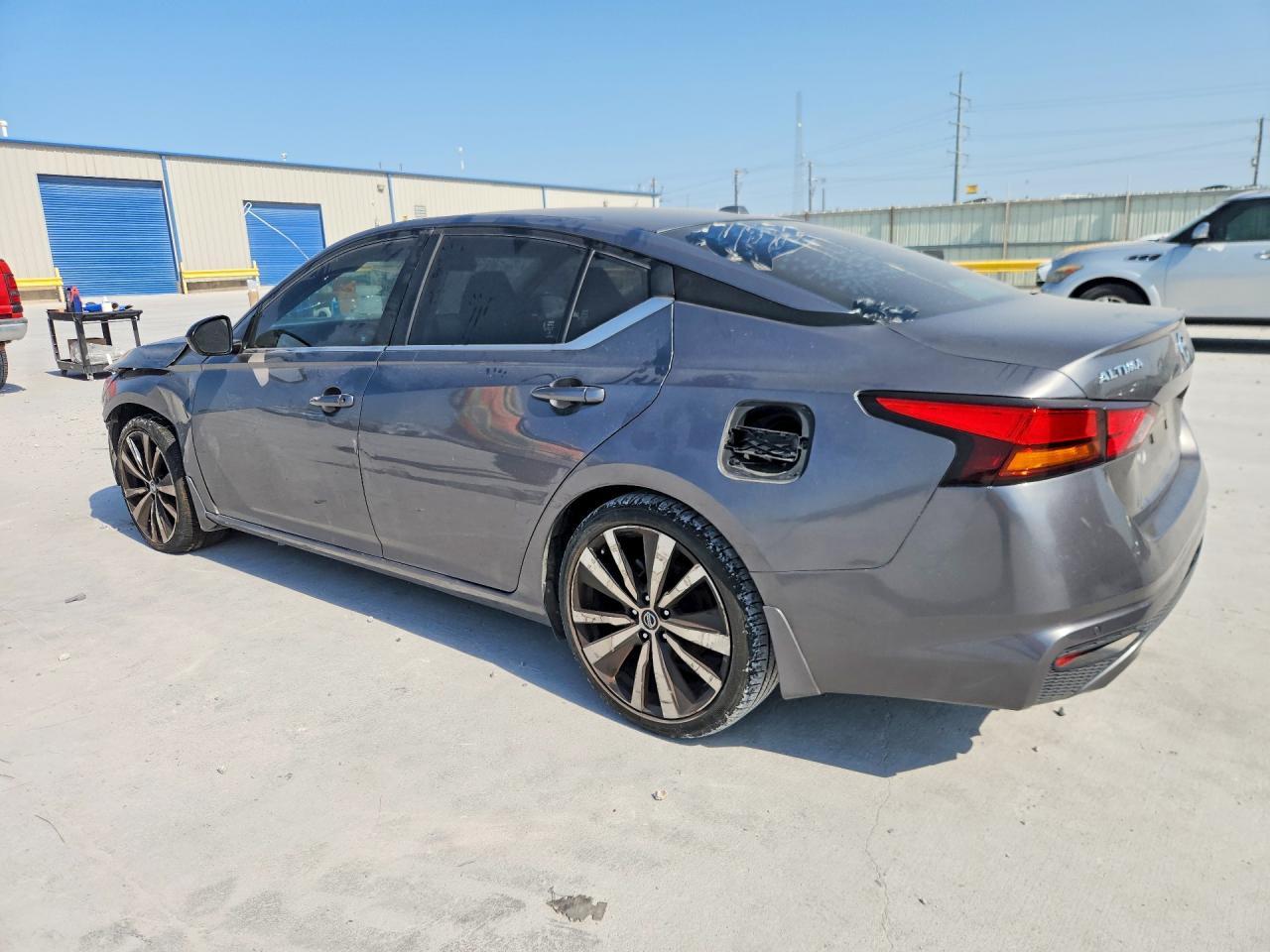 2022 Nissan Altima Sr - Фото 2