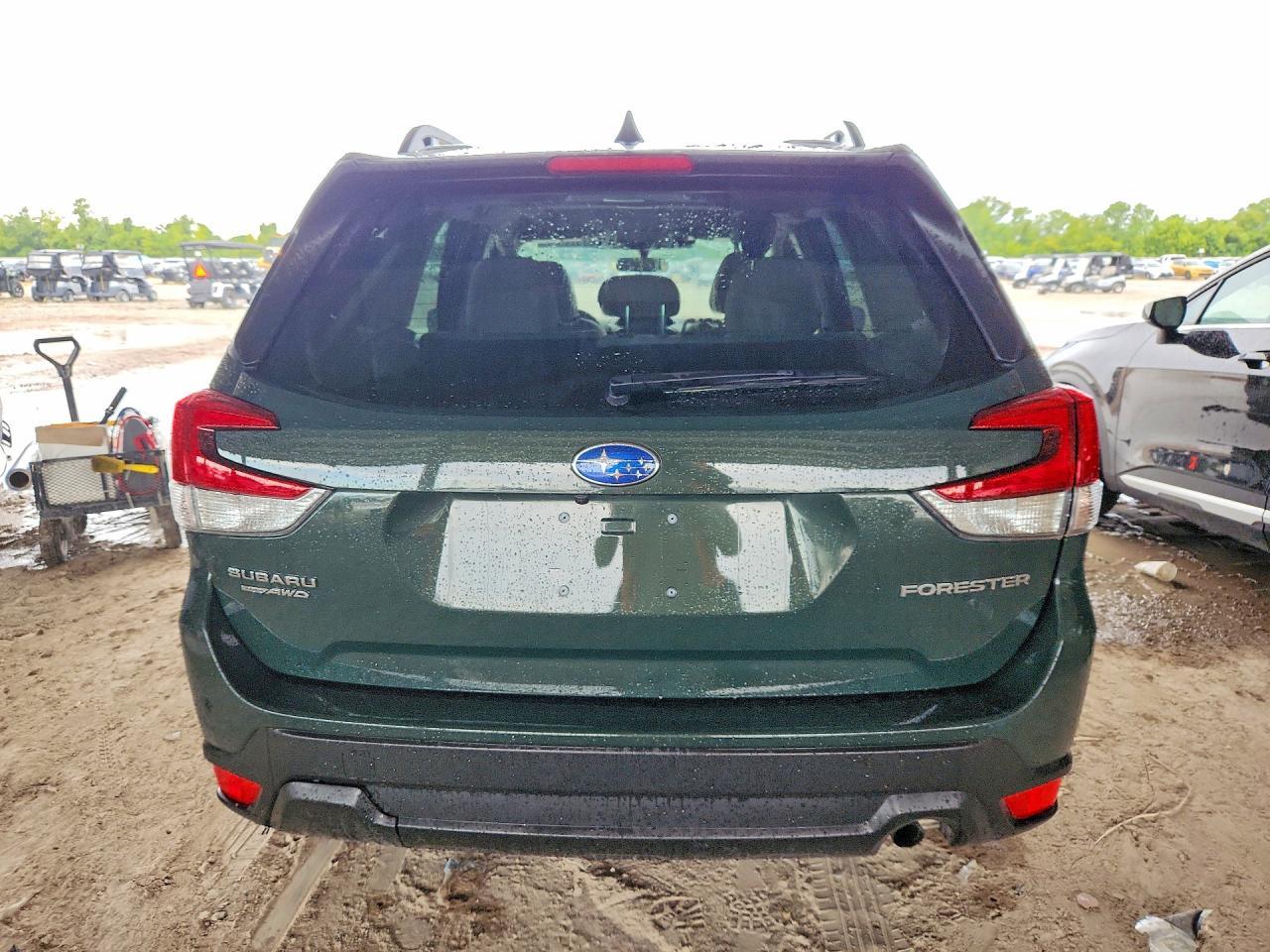 2022 Subaru Forester Premium - Image 6