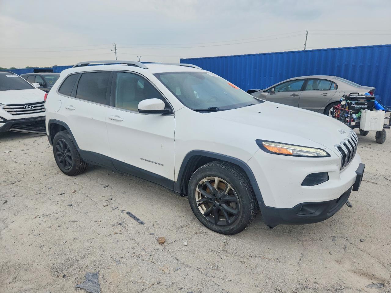 2016 Jeep Cherokee Latitude - Image 4