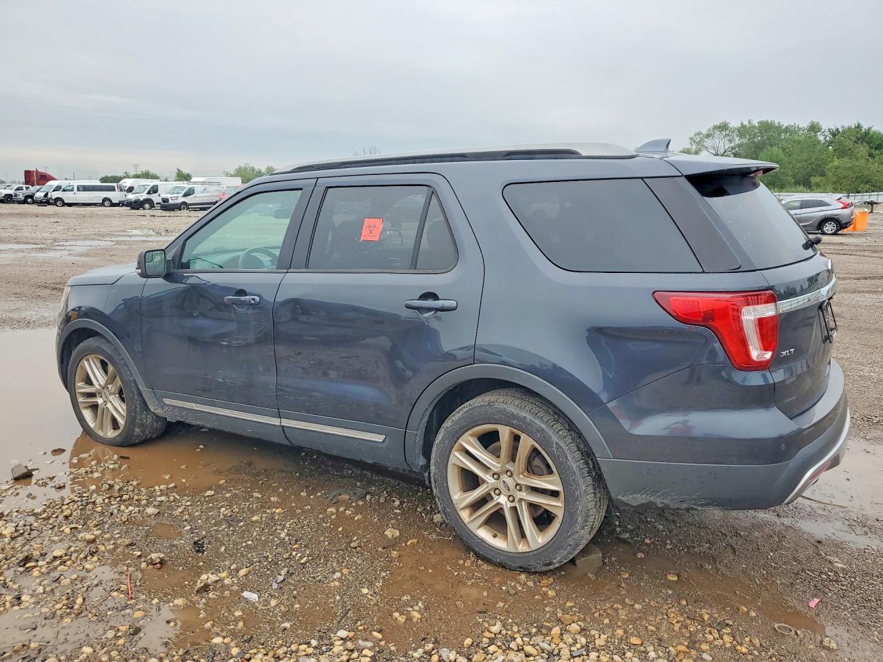 2017 Ford Explorer Xlt - Image 2