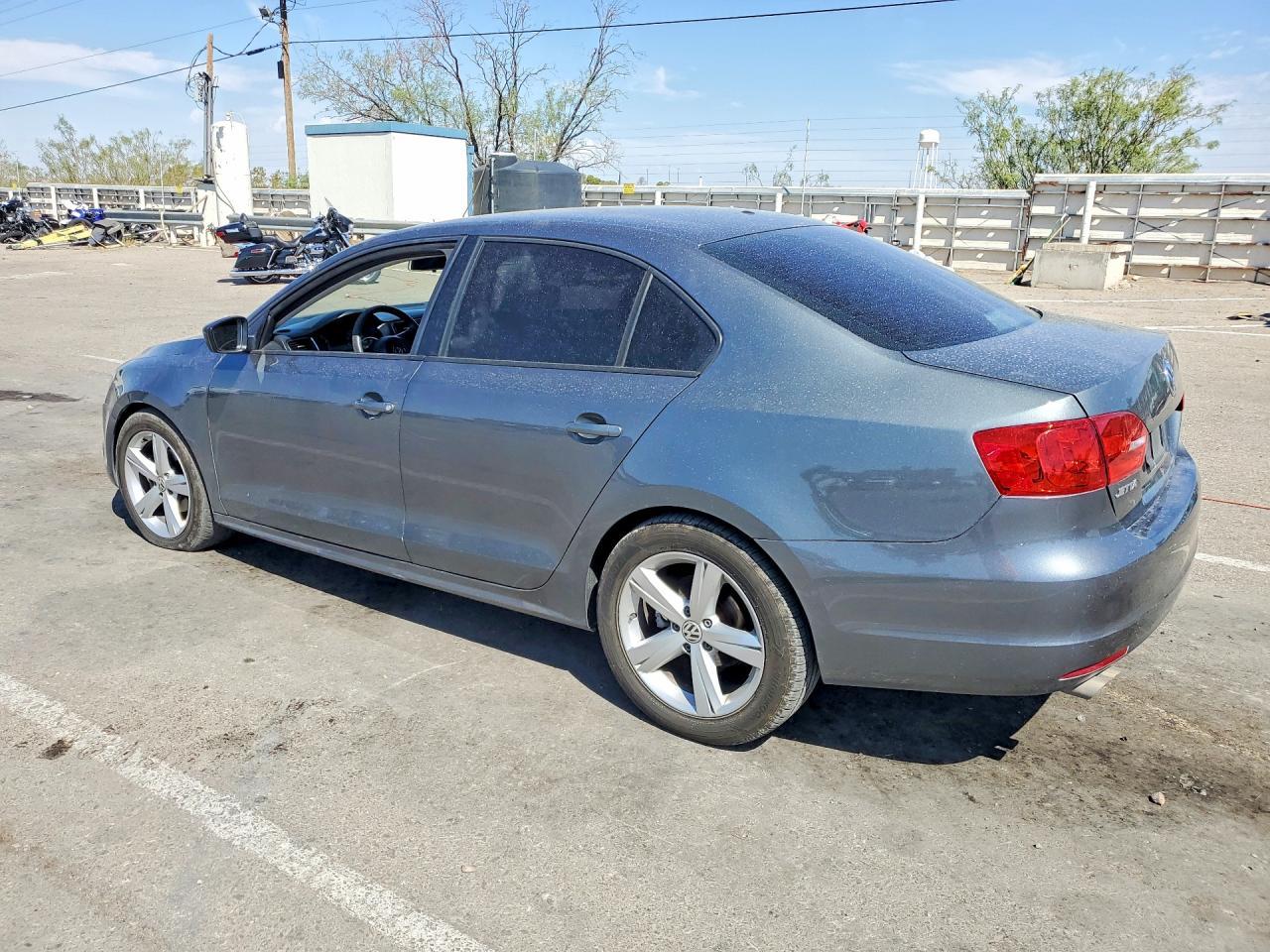 2013 Volkswagen Jetta Base - Фото 2