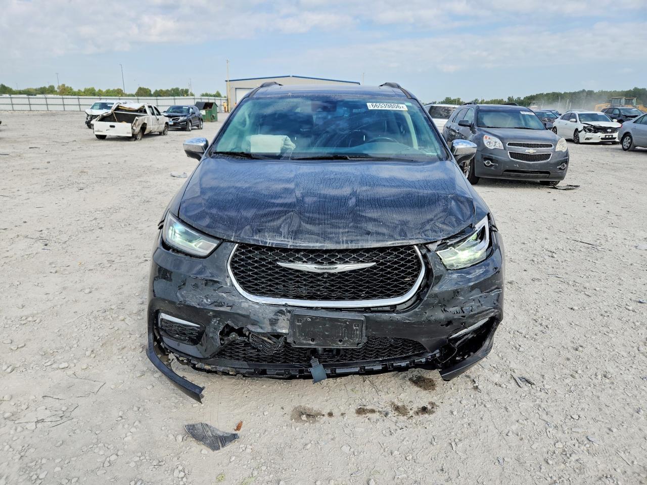 2022 Chrysler Pacifica Limited - Image 5