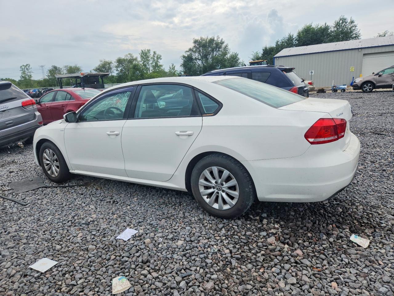 2015 Volkswagen Passat S - Фото 2
