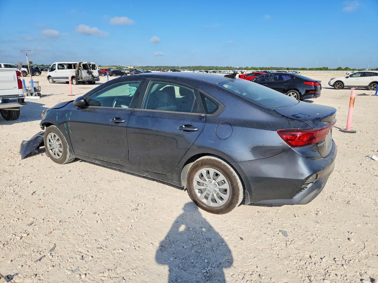 2022 Kia Forte Fe - Фото 2