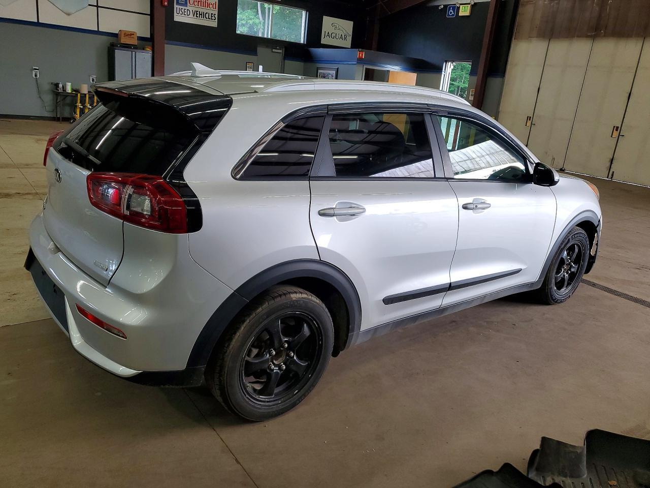 2018 Kia Niro Lx - Image 3