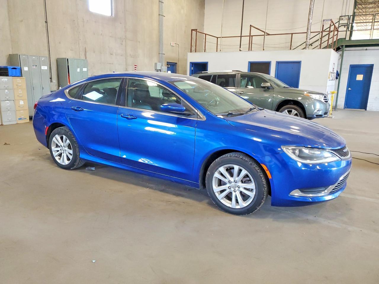 2016 Chrysler 200 Limited - Фото 4