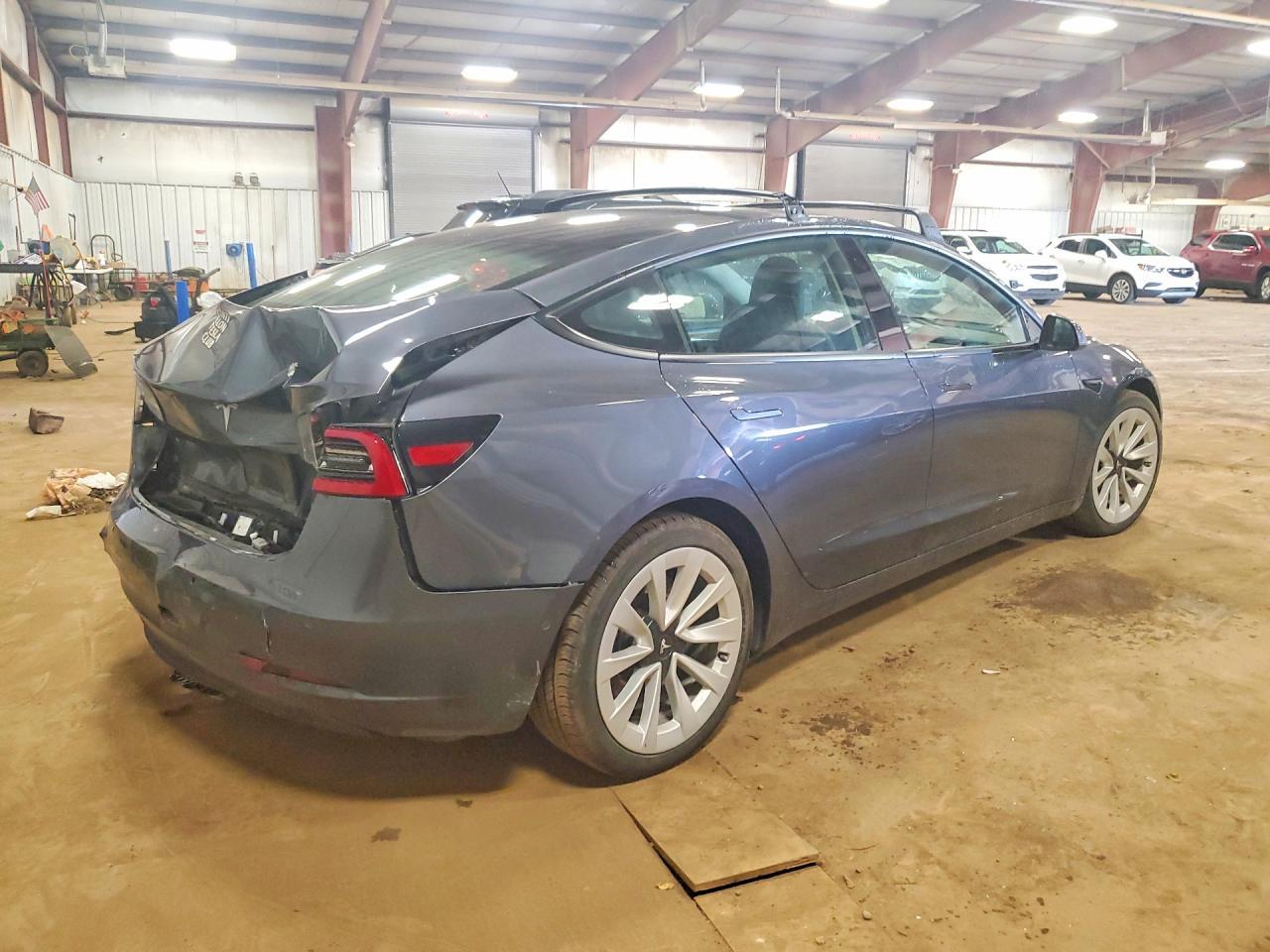 2022 Tesla Model 3 - Фото 3