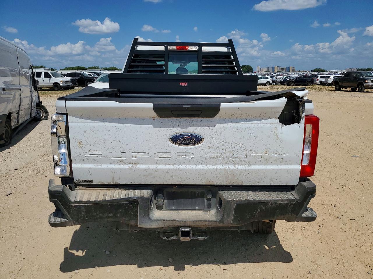 2025 Ford F250 Super Duty - Фото 6