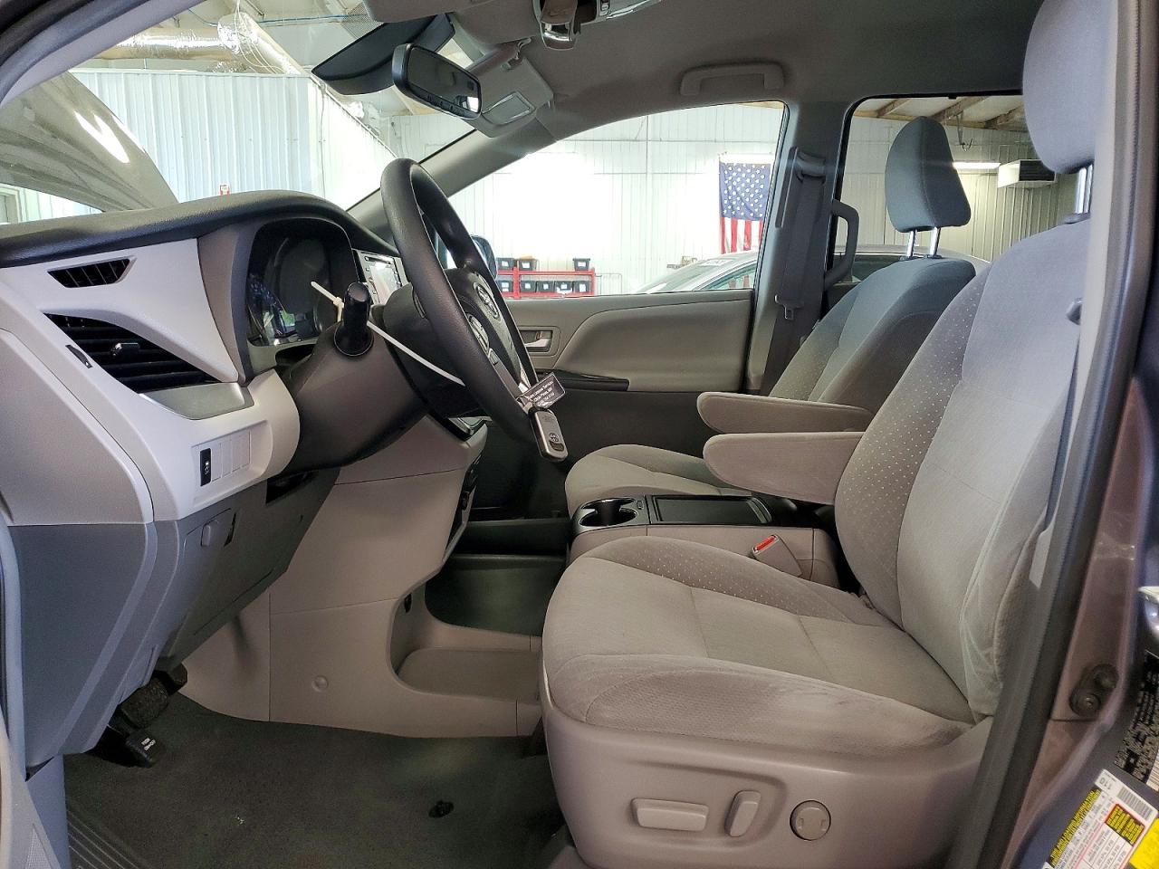 2019 Toyota Sienna Le - Image 7