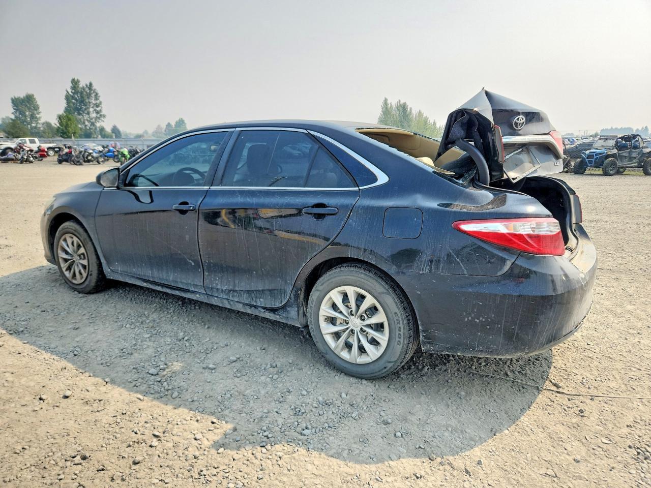 2015 Toyota Camry Le - Фото 2