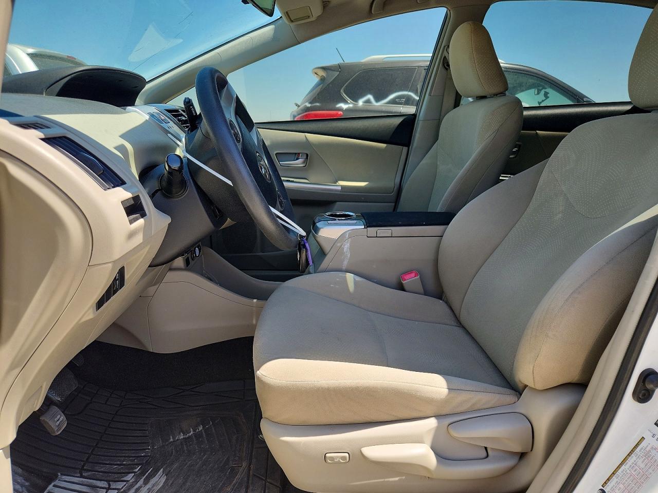 2014 Toyota Prius V Three - Image 7