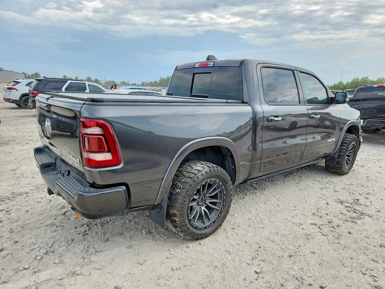 2021 Ram 1500 Laramie - Фото 3