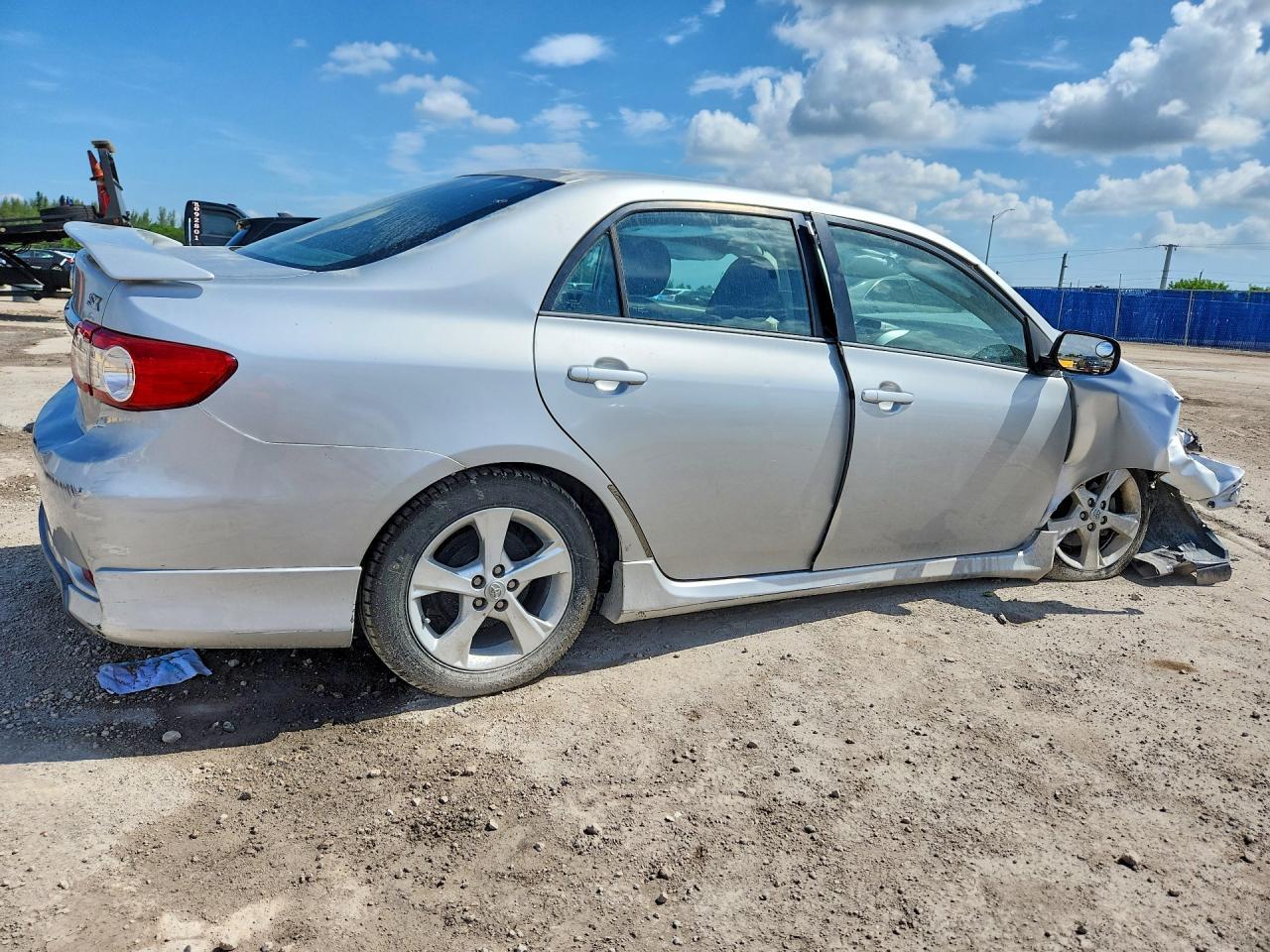 2012 Toyota Corolla S - Фото 3