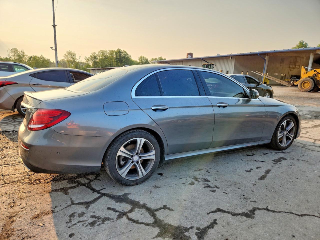 2017 Mercedes-Benz E 300 4Matic - Фото 3