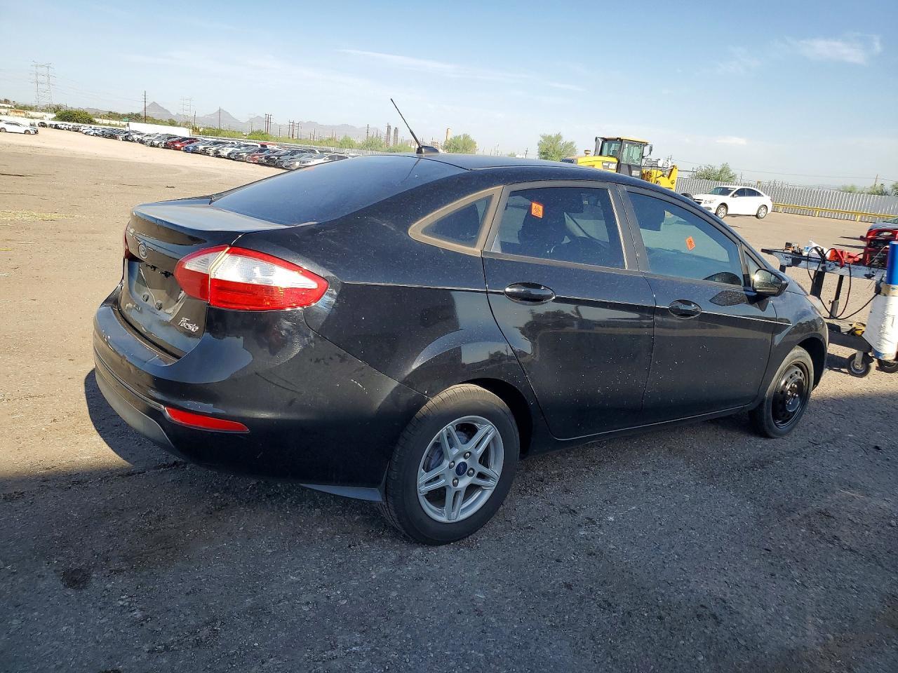 2018 Ford Fiesta Se - Фото 3