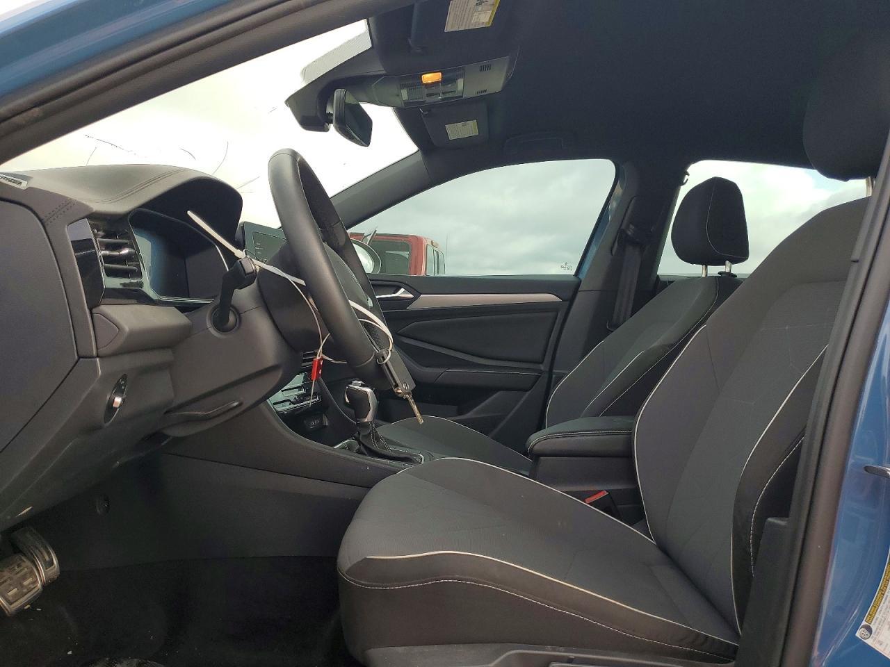 2025 Volkswagen Jetta Sport - Image 7