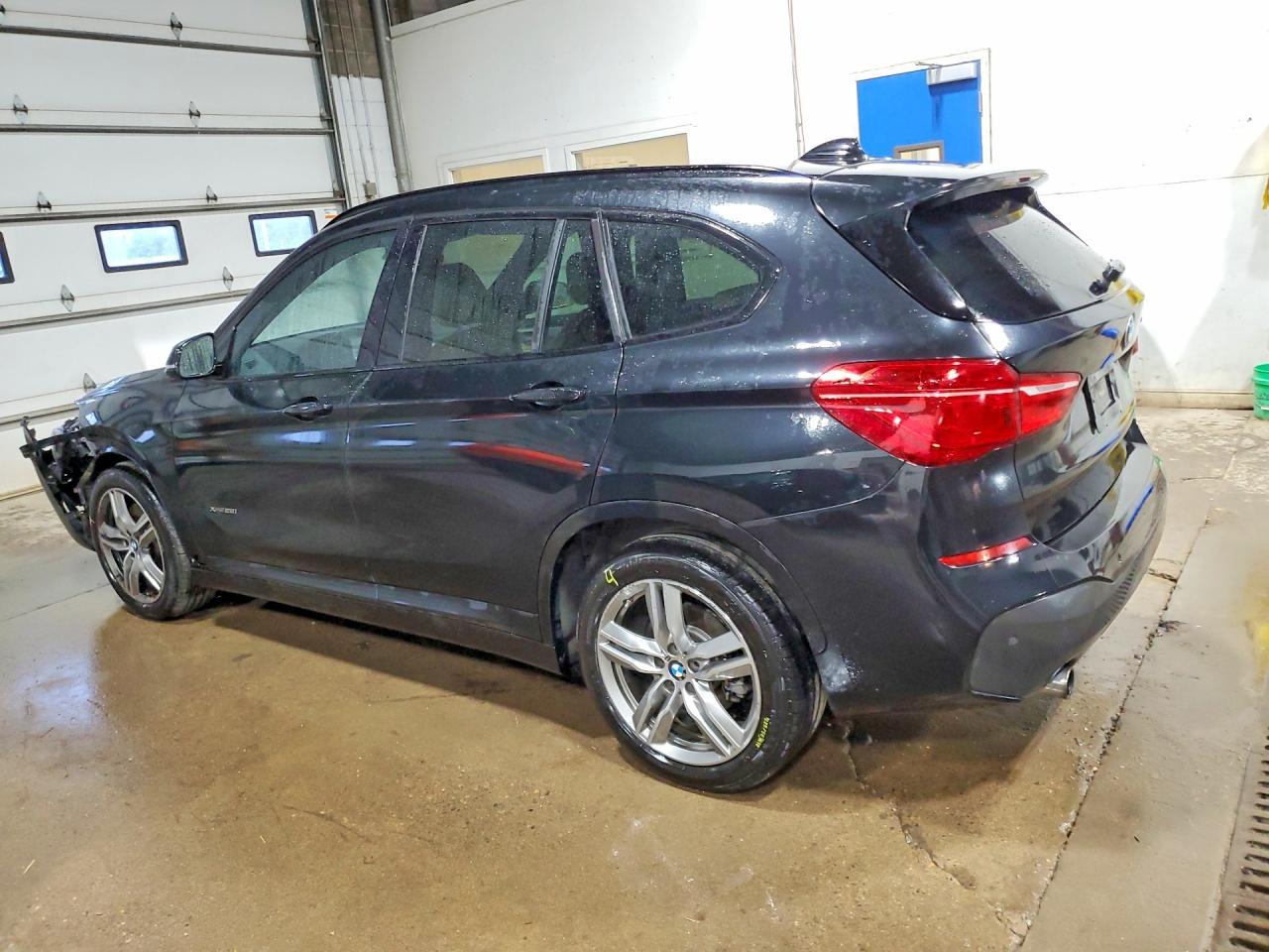 2017 BMW X1 xDrive28I - Фото 2