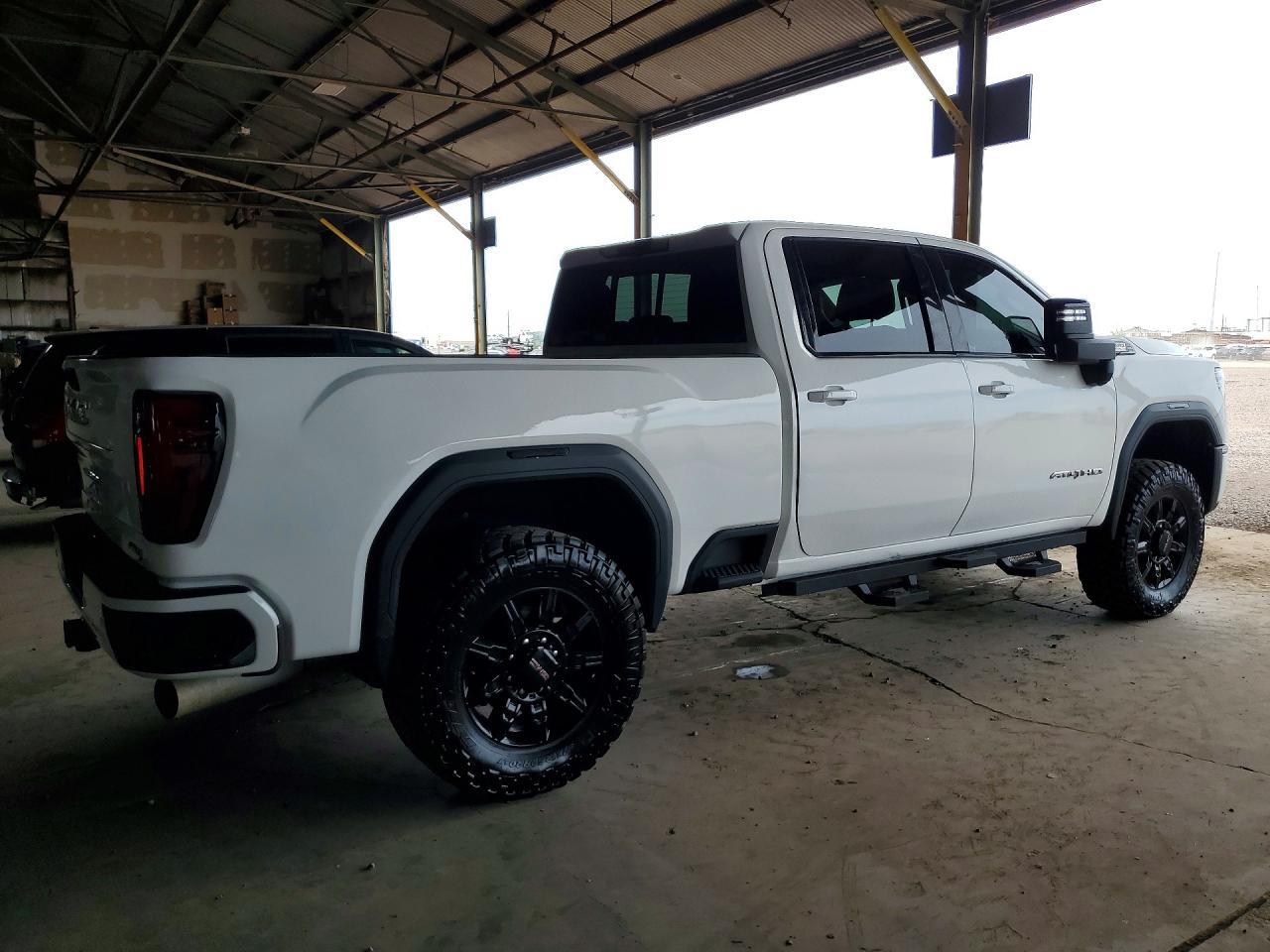 2024 GMC Sierra - Image 3