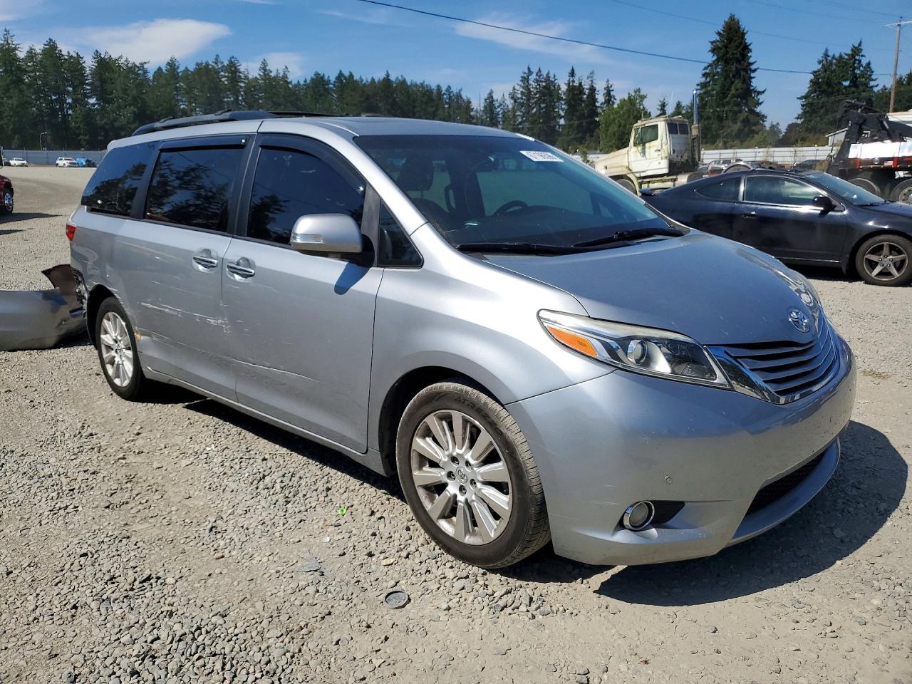 2015 Toyota Sienna Limited Premium 7-Passenger - Фото 4