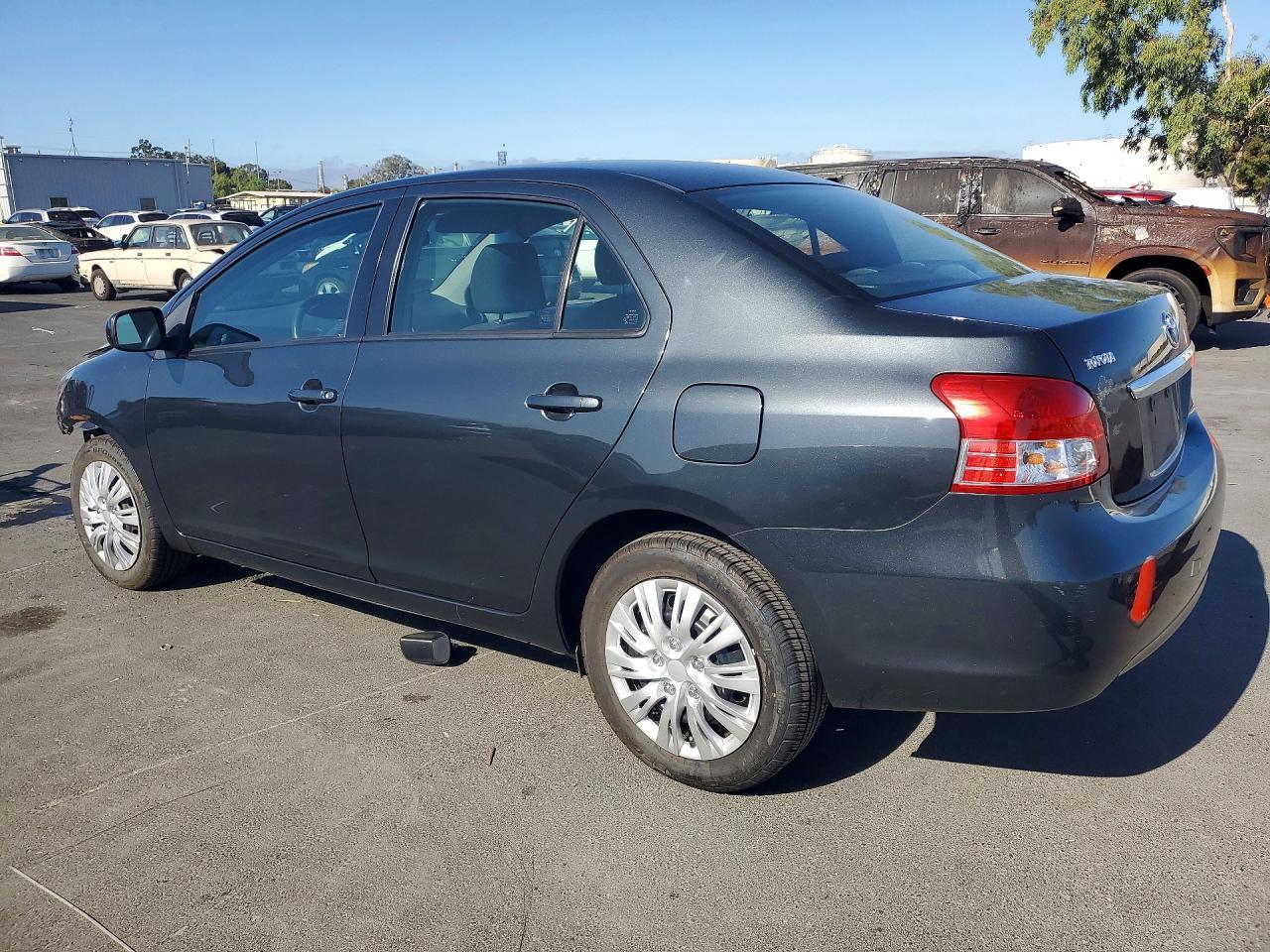 2010 Toyota Yaris Base - Image 2