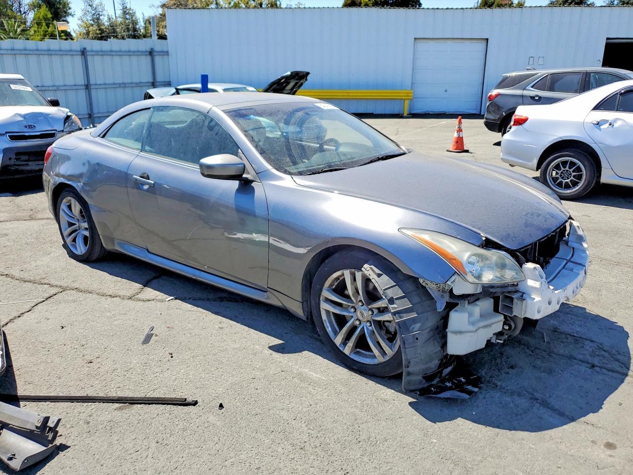 2010 Infiniti G37 Convertible Base - Фото 4
