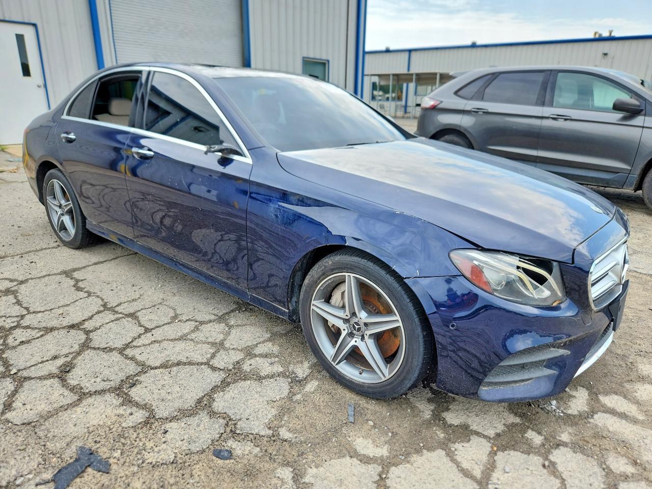 2019 Mercedes-Benz E 300 4Matic - Фото 4