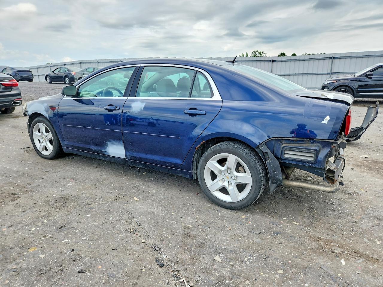 2011 Chevrolet Malibu Ls - Фото 2